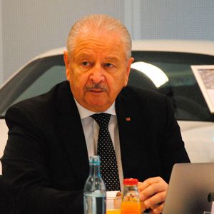 (Baeuchle / »kfz-betrieb«)