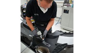 Das Verschließen von Rissen und Löchern ist mit der Kunststoffreparaturlösung schnell erledigt. (Part GmbH)