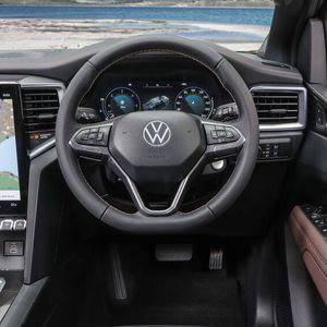 Den Touchscreen gibt es in zwei Größen.(Bild:  VW)