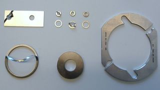 Zwischenlagen als Alternative zu Unterlegscheiben  (Bild: Georg Martin)