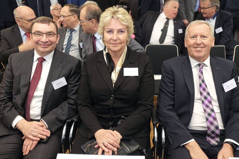 Gut versichert: (v. li.) Peter Meier, Corina Mander und Bernhard Heusl (alle Nürnberger Versicherungsgruppe).  (Zietz/»kfz-betrieb«)