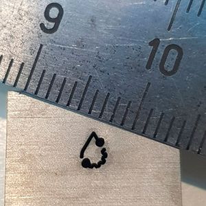 Miniaturisiertes Novajet-Logo, geschnitten in 5 mm Edelstahl. (Bild:  Novajet)