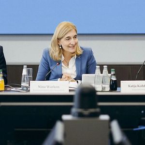 Bundesgesundheitsministerin Nina Warken beim Spitzengespräch Bürokratieabbau.(Bild:  BMG/Xander Heinl)
