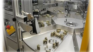 Mit den standardisierten CNCell-Rundtaktischen können vier, acht oder mehr Prozesse auf
einer Bodenfläche von nur 1400 mm x 1400 mm bedient werden  (Bild: Scheugenpflug)