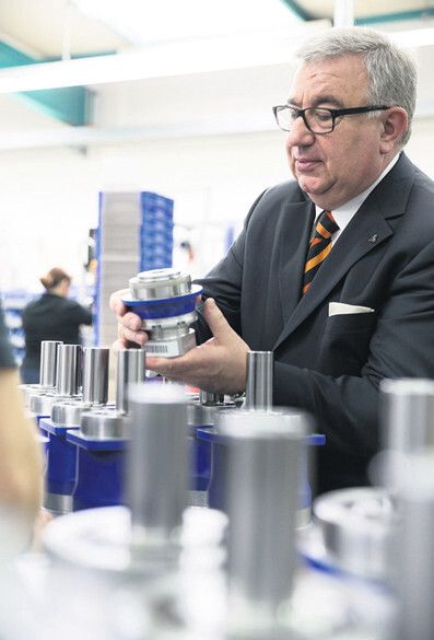 Prof. Dr. Spath: „Wir müssen es sein, die aus einer Spitzenposition heraus autonome, selbststeuernde, wissensbasierte und sensorgestützte Produktionssysteme entwickeln, vermarkten und betreiben.“ (Bild: Wittenstein/Schmeisser)