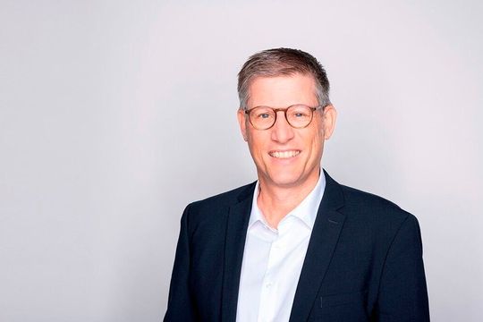 Prof. Dr. Guido McCombie, neuer Direktionspräsident der Fachhochschule Nordwestschweiz FHNW.(Bild:  FHNW)