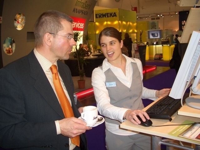 Katrin Lanzl, Laborpraxis, und Henry Taubmann, Geschäftsführer C3  (Bild: LaborPraxis)