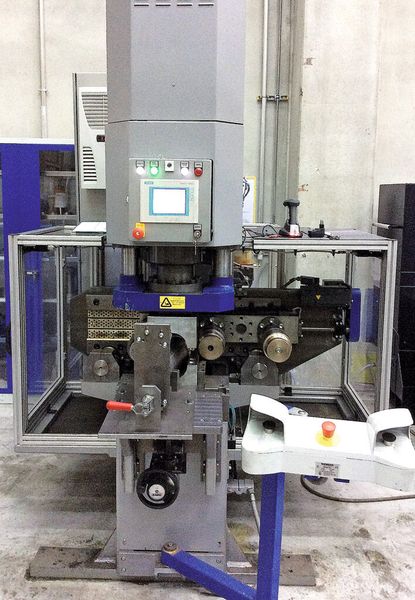 Erstmals konnte bei der elektrischen Axialmaschine realisiert werden, dass mit einer axialen Anlage radial vorgeweitet wurde. (Bild: Munde)