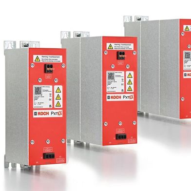 Modulare Systemwelt des neuen aktiven Energiemanagementgeräts PxtKX der Michael Koch GmbH: Aktives Elektronik-Modul, Elektronikmodul mit einem Speichermodul (2 kJ) und mit zwei Speichermodulen (4 kJ). (V.l.n.r.)  (Bild: Michael Koch GmbH)