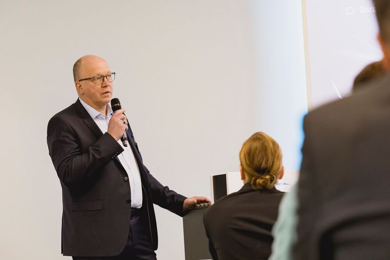 5 Schlüsselfertige Wasserstofflösungen für den Mittelstand: Das Experten-Duo Aschendorff-Manentzos & Marc Itgen (Ingenion, im Bild) zeigt den Weg zur erfolgreichen Projektrealisierung.  (Bild: Stefan Bausewein)