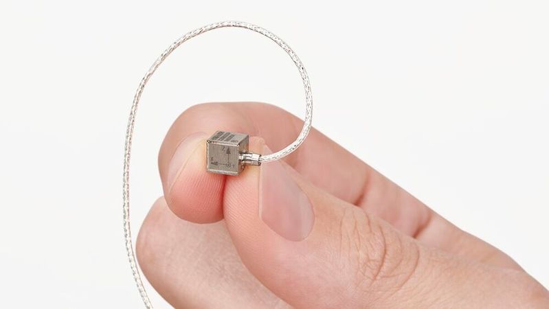 The Z22198 is an extremely compact, three-axis IEPE acceleration sensor for measuring oscillations (vibrations) and shocks in demanding applications. With an edge length of just 0.24 inches and a weight of 0.03 ounces, it is ideal for lightweight structures and confined spaces.(Image: Copyright 2020 ScROGERS,All Rights Reserved)