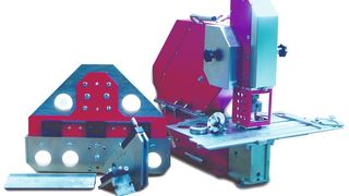 Baukastensystem des Multipresser-Stanz- und Biegesystems, bestehend aus dem Grundgerät (manuell oder hydraulisch betrieben), dem Werkzeugwechselsystem Quick-Snap, weiteren Werkzeug-Ausrüstungsmöglichkeiten zum Biegen sowie Anschlägen zur maßgenauen, rationellen Blech- und Profilbearbeitung.Bild: Blain (Archiv: Vogel Business Media)