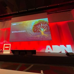 ADN lud Partner zum diesjährigen Transformation Day nach Neuss ein.  (Bild: Vogel IT-Medien)