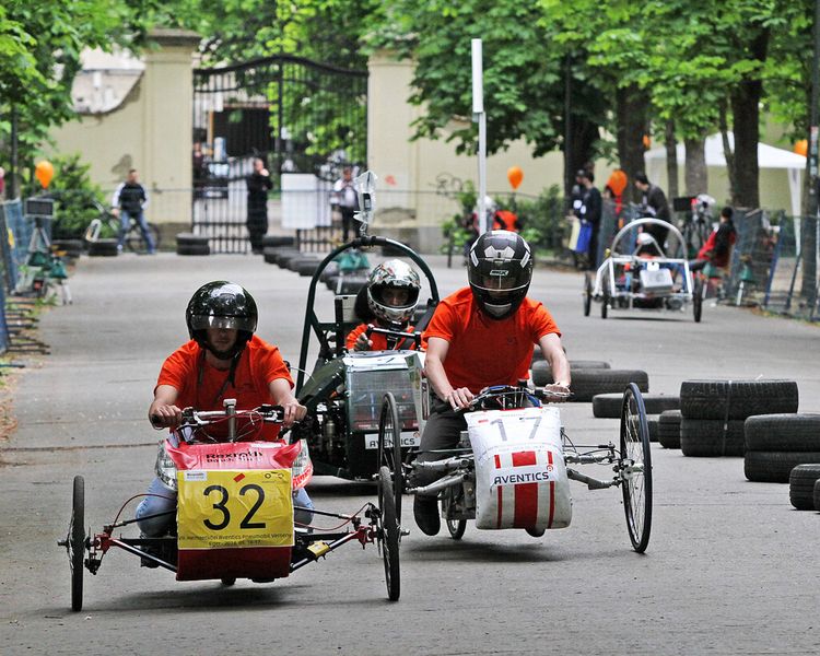 Bei der Pneumobil im ungarischen Eger lieferten sich die Studierenden ein Kopf-an-Kopf-Rennen. (Bild: Aventics)
