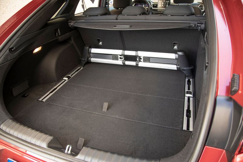 Das bietet 594 Liter Platz für Gepäck - weniger als beim Ceed Sportswagon, aber kein schlechter Wert im Klassenvergleich. (Kia)