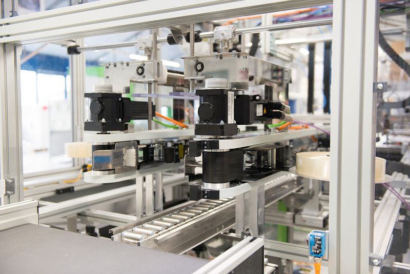 In der Maschine sorgen Antriebe von SEW-Eurodrive für den zuverlässigen Betrieb. (Bild: SEW)
