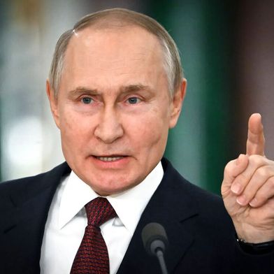 Kehrtwende? Vladimir Putin zeigt sich bereit – unter gewissen Zugeständnissen, versteht sich – den Ukrainekrieg zumindest auf Eis zu legen. Die Aktien der Rüstungskonzerne fallen entsprechend ... (Bild: AP)