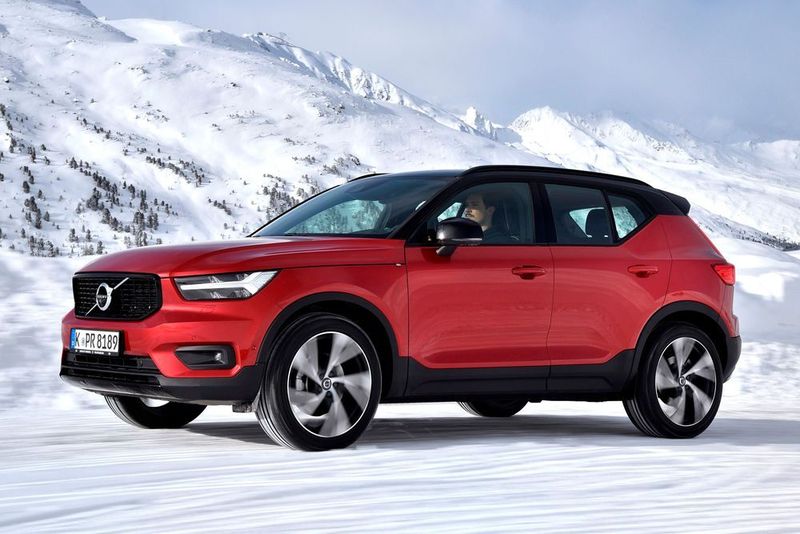 Der XC40 ist optional mit einem farblich kontrastierenden Dach erhältlich. (Volvo)