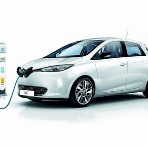 Pünktlich zur UN-Klimakonferenz errichtet die Renault-Nissan Allianz zusammen mit weiteren Partnern im Großraum Paris 90 neue Ladestationen für Elektrofahrzeuge.
