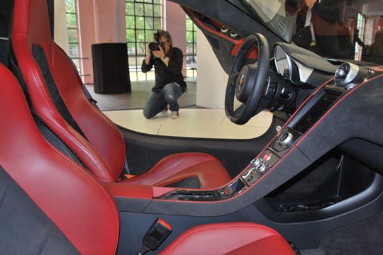 Im komfortablen Innenraum des Sportwagens werden sich die künftigen Fahrer wohl fühlen. (Archiv: Vogel Business Media)