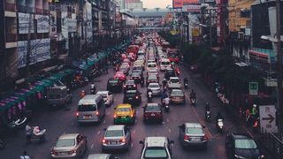 Mit Hilfe von Big-Data-Verkehrssimulationstechnologien wurde versucht, Ampelsignale zu kontrollieren und so Staus zu reduzieren. (gemeinfrei/Unsplash)