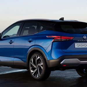 (Nissan)