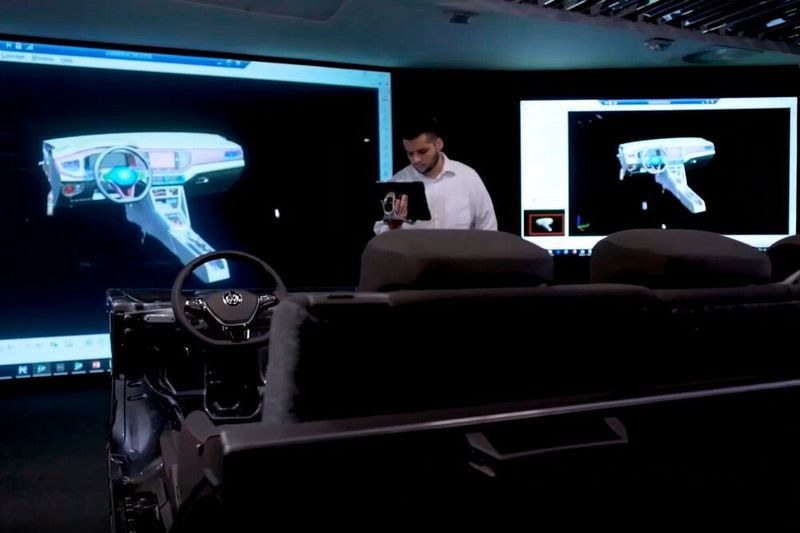Mit der virtuellen Realität lassen sich beispielsweise Bedienkonzepte frühzeitig erproben. (ESI)