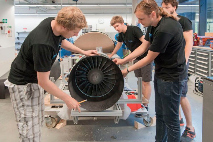 Platz 3: Schnellster Hyperloop-Prototyp kommt aus München – Der Hyperloop soll das Transportmittel der Zukunft werden. Vergangenen Sonntag fand in Los Angeles der zweite Teil des von Elon Musk ausgerufenen Wettbewerbs um den besten Hyperloop-Prototypen statt – die schnellste Kapsel kam erneut aus München. (Andreas Heddergott / TU Muenchen)