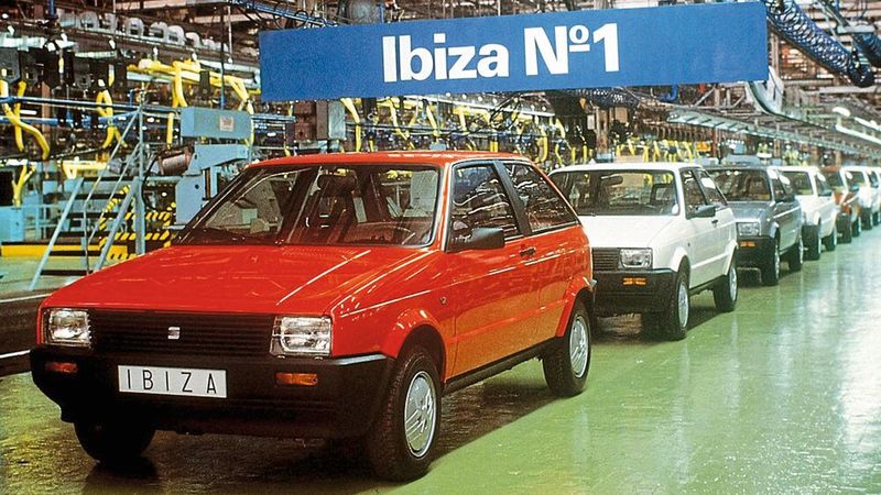 Der Ibiza I war das erste eigenständige Modell des spanischen Automobilherstellers Seat. Kurz zuvor hatte er 1983 in Deutschland eine eigene Importgesellschaft gegründet. (Bild: Seat)