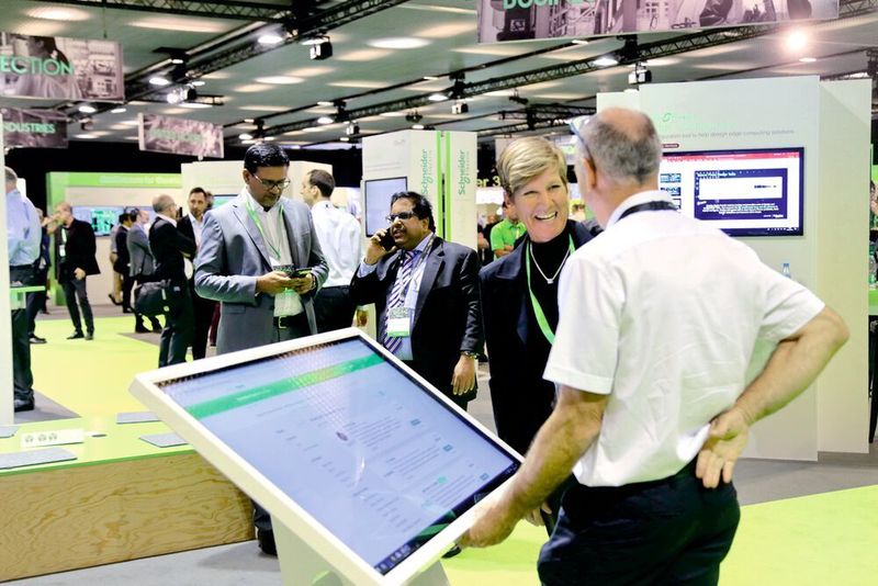 Innovation-Hub: In einer 5000 Quadratmeter gros­sen Ausstellung präsentierte Schneider Electric während des Innovation Summit neueste Technologien und Lösungen. (Anne Richter, SMM)
