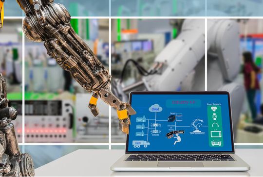 In der hochautomatisierten Fertigung verschmelzen Robotik und Messtechnik. (Bild: ©  Montri/Adobe Stock)