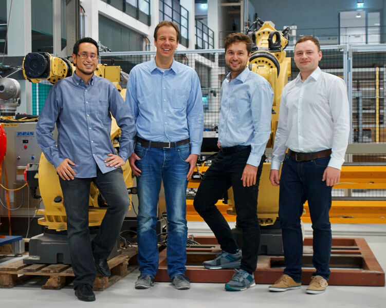 Die Gründer von drag&bot (v.l.): Pablo Quilez, Martin Naumann, Witalij Siebert und Daniel Seebauer. (drag&bot)