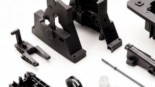 Weiss Kunststoffverarbeitung liefert das Schaltgehäuse für den Porsche Macan, dessen Teile mit sehr engen Toleranzen gefertigt werden, an das Jopp-Werk in Bad Neustadt. Die Komponenten für das Luxusauto haben es in sich... (Weiss)