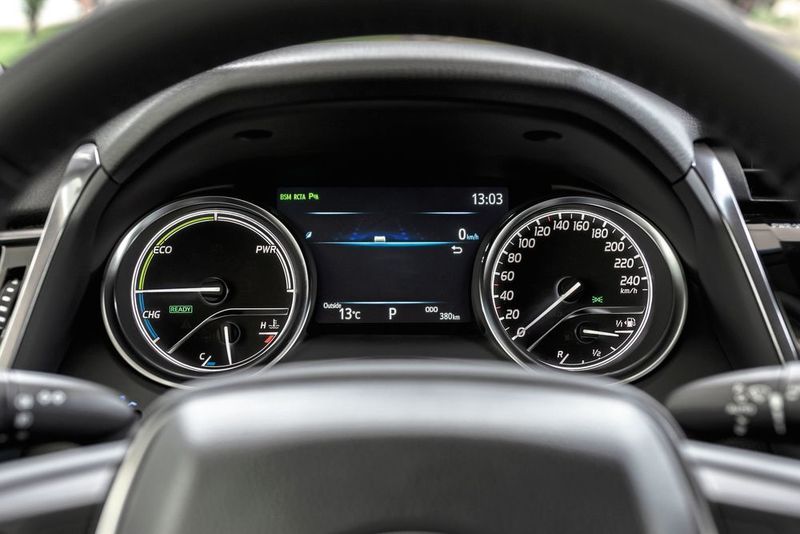 Das sieben Zoll große Multi-Informationsdisplay ist klar ablesbar. (Toyota)