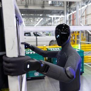 Mit dem Figure 03, einem autonomen, humanoiden Allzweckroboter von Figure AI, will BMW den Einsatz von Physical AI in seinem Werk in Spartanburg vorantreiben.(Bild:  BMW Group)