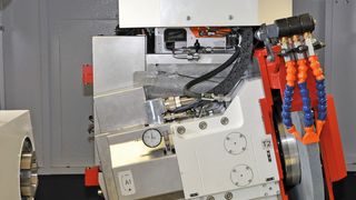 Bild 1: Die A-Achse ermöglicht auf den beiden Universalschleifmaschinen S41 und S22 das  Gewindeschleifen. (Bild: Studer)