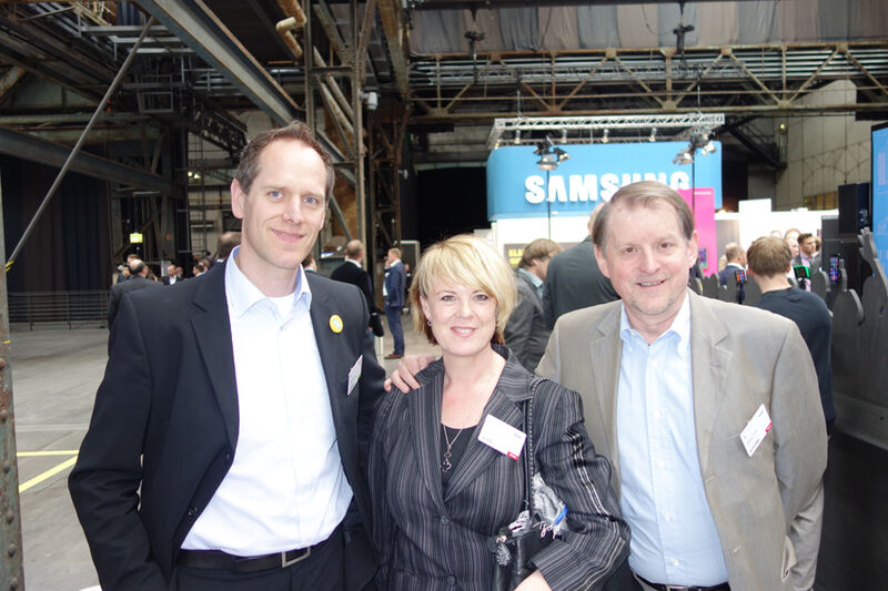(v. l.) Matthias Lorz, ALSO, mit Janet Spacey, Spacey PR, und Wilfried Platten, IT-BUSINESS (Bild: IT-BUSINESS)