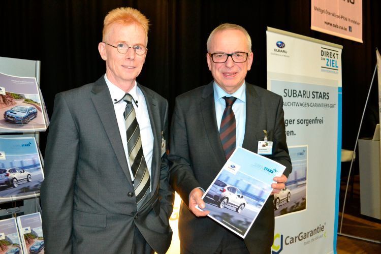 Subaru Deutschland entwickelte zusammen mit dem Versicherer Car Garantie neue Garantieprodukte, die auf der Tagung vorgestellt wurden. Im Bild: Roland Richter und Bernhard Becklönne von der Car Garantie. (Foto: Birgit Hiemann)