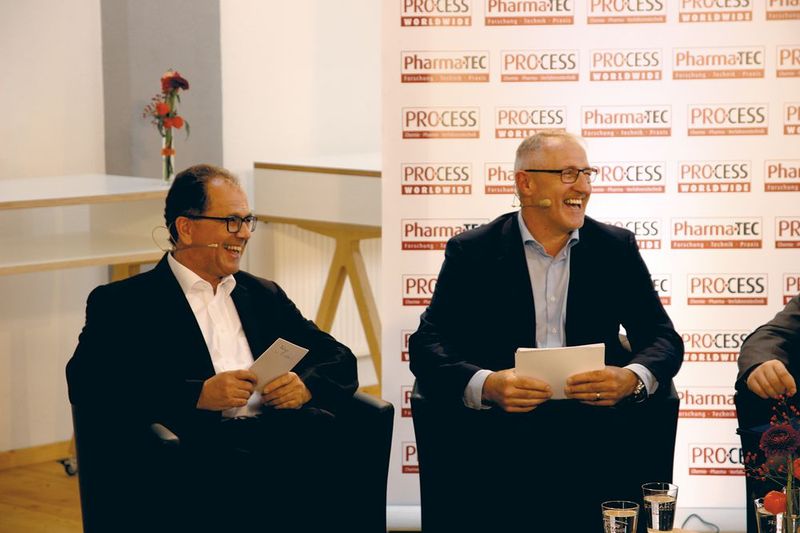 Gelöste Stimmung: Dr. Eckhard Roos (Festo), (links) und Gerd Kielburger (PROCESS) (Bild: Ernhofer)