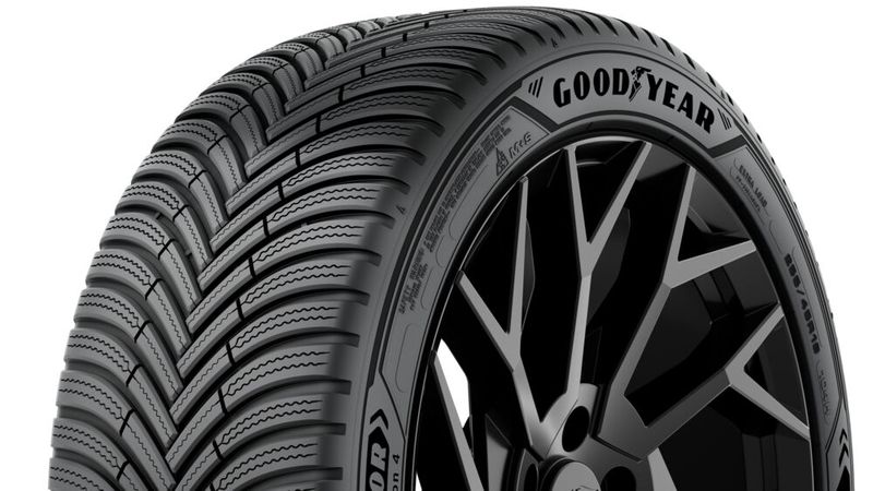 Optisch unterscheidet sich der Goodyear Vector All Season 4 kaum von anderen Ganzjahresreifen – offensichtlich kommt man bei gleichen Anforderungen zwangsläufig zu gleichen Ergebnissen.(Bild:  Goodyear)