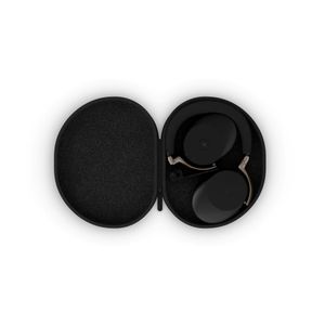 Das Over-Ear-Headset Jabra Evolve3 85 lässt sich kompakt in einer handlichen Tasche verstauen. (Bild: Jabra)