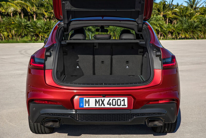 Mit geklappten Rücksitzen vergrößert sich der Stauraum auf 1.430 Liter. (BMW)