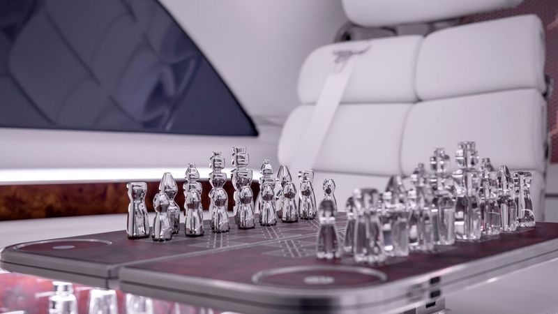 Ein in der Mittelkonsole versteckter Tisch kann als Schachbrett dienen. (Bild: Mercedes-Benz)