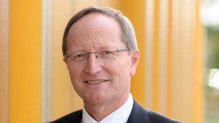 Dr. Thomas Haas, Leiter Creavis Biotechnology: „Der Weg zum industriellen Produktionsprozess in großem Maßstab, in dem mit Hilfe von Bakterien aus Synthesegas hochwertige Spezialchemie wird, ist lang.“ (Bild: Frank Preuß)