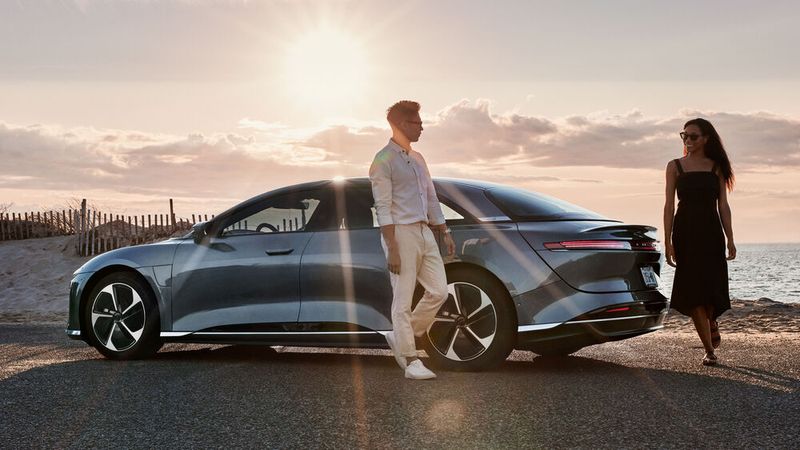 Dafür wird der Einstiegspreis gesenkt. Den Lucid Air Pure Rear Wheel Drive gibt es schon ab 85.000 Euro. (Bild: Lucid)