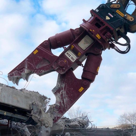 Hydraram demonstriert seine neuen Abbruchwerkzeuge live und praxisnah in Aktion auf der Recycling Aktiv. Hydraram demonstriert seine neuen Abbruchwerkzeuge live und praxisnah in Aktion auf der Recycling Aktiv.