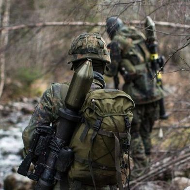 Chancen auf Ausgleich? Rüstungsgüter werden derzeit stark nachgefragt. Gleichzeitig schwächeln bisher lukrative zivile Industriesektoren. Das zwingt deutschen Unternehmen so gut wie auf, dass auch sie es mal rüstungstechnisch versuchen sollten, so eine DIHK-Umfrage ... (Bild: Bundeswehr)