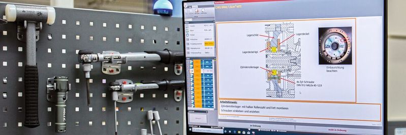 Die Software Elution von Elabo unterstützt den Mitarbeiter am Montagearbeitsplatz und leitet ihn durch die Arbeitsschritte. Die Software Elution von Elabo unterstützt den Mitarbeiter am Montagearbeitsplatz und leitet ihn durch die Arbeitsschritte.