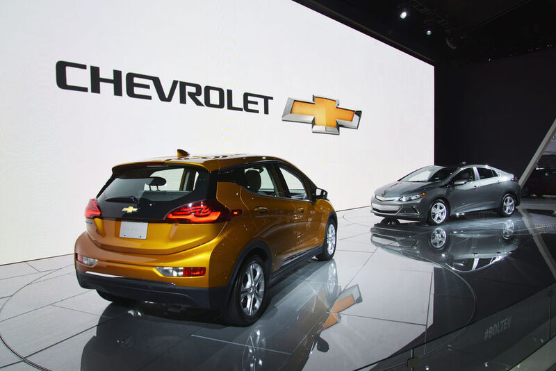Trotz SUV-Dominanz blieb auch das Thema Elektromobilität in LA nicht ganz außer Acht. Der Chevrolet Bolt ist der US-Zwillingsbruder des Opel Ampera-e und soll mit einer Batterieladung bis zu 500 Kilometer weit kommen. (Newspress)