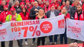 Die Parteien im Tarifstreit hoffen, dass man heute wenigstens zu einem Pilotabschluss kommen wird. Die IG Metall will, wenn nötig, weitere Streiks durchführen. Doch vor allem bei der 7-Prozent-Frage streiten sich offensichtlich noch die Geister ... (Bild: IG Metall)